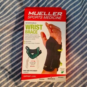 Mueller Reversible Wrist Brace